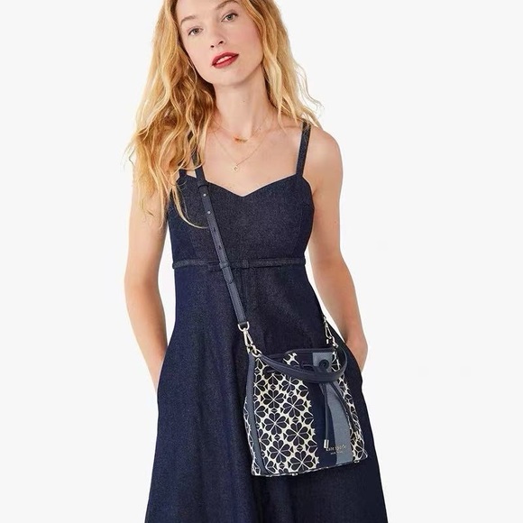 KATE SPADE NEW YORK Flower Jacquard Stripe Bucket bag blue - Picture 3 of 10